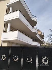 Casa indipendente, tre appartamenti