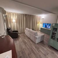 Ampio open-space con giardino privato-700 EURO