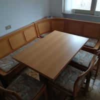 Cassapanca ad angolo con tavolo