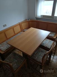 Cassapanca ad angolo con tavolo