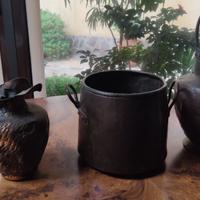 SET DI PENTOLE E BROCCHE IN RAME ANTICHE