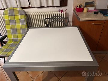 Mobile soggiorno, tavolo cucina e sedie