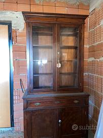 Credenza vintage in legno massello con vetrina