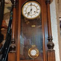 Orologio pendolo antico in legno