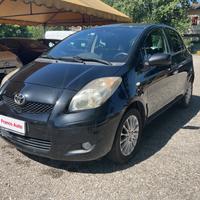 Toyota Yaris 1.3 5 port. OK NEOP. CAMBIO AUT.