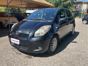 Toyota Yaris 1.3 5 port. OK NEOP. CAMBIO AUT.