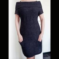 Vestito in maglia a spalle scoperte