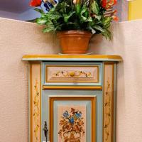 Angoliera TRENTINA legno DECORATA A MANO