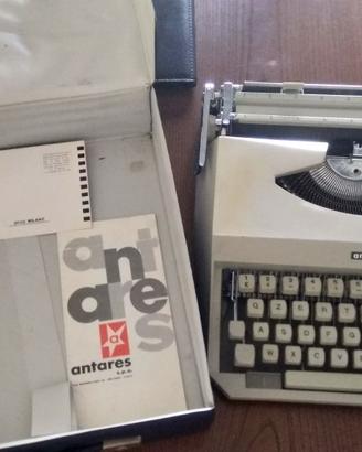 Macchina da scrivere anni 70 con valigetta