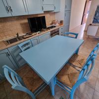 Divano 3 posti + tavolo e sedie in legno/paglia