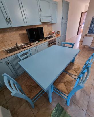 Divano 3 posti + tavolo e sedie in legno/paglia