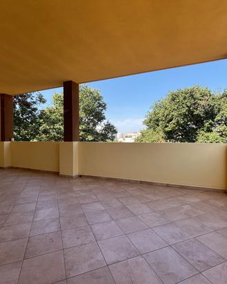 Ampio appartamento con terrazza zona ospedale s.f