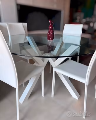 Tavolo moderno rotondo