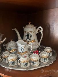 Servizio da Caffè Vintage in Porcellana e Oro Zecc