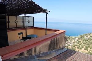 Bilocale centro storico vista mare
