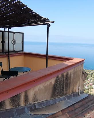 Bilocale centro storico vista mare