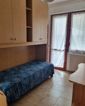Stanza singola balcone Cesano Boscone 400eu