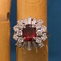 Anello Oro bianco 18kt con diamanti e rubino