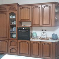cucina completa mobili  con piano cottura .