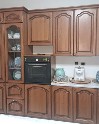 cucina completa mobili  con piano cottura .