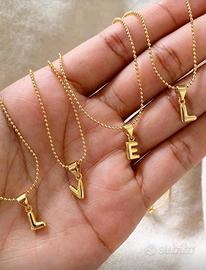 collana con ciondolo lettera acciaio inox col oro