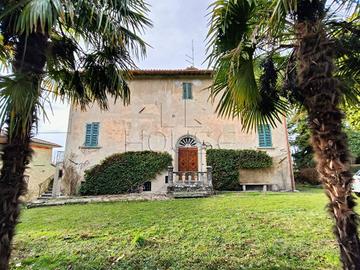Rustico / Casale di 333 m² con più di 5 locali e p