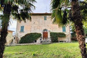 Rustico / Casale di 333 m² con più di 5 locali e p
