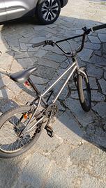 Bicicletta bmx 