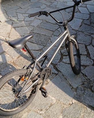 Bicicletta bmx 
