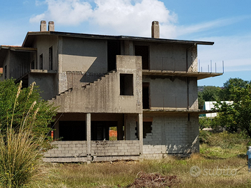 Casale in Via Carduso, loc. Lenola