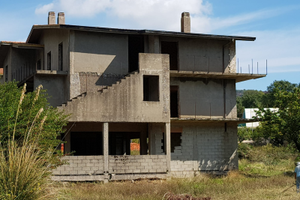 Casale in Via Carduso, loc. Lenola