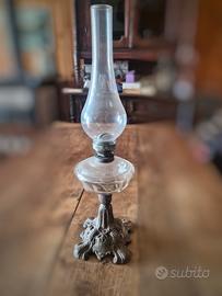 Antica lampada ad olio