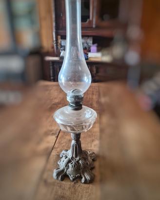 Antica lampada ad olio