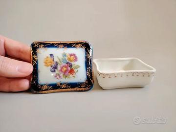 Scatola in porcellana. Blu cobalto e panna. 7x3cm