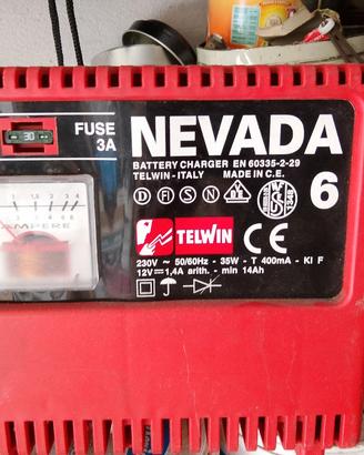 Caricabatterie italiano per batterie 12V di auto,
