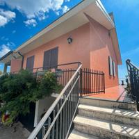 Villetta bifamiliare libera da 3 lati mq150 vani 6