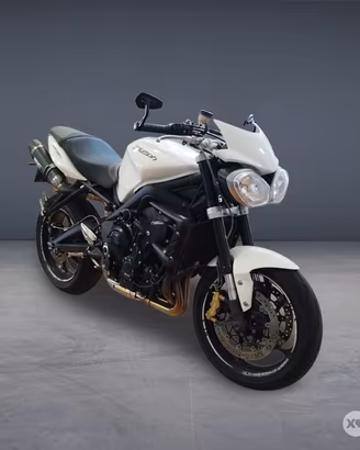 TRIUMPH Street Triple 675