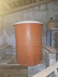 2 Botti di vino, acqua o olio in resina 