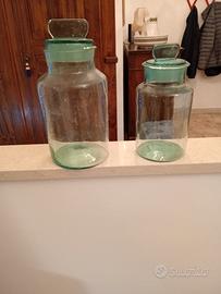 antichi barattoli in vetro 