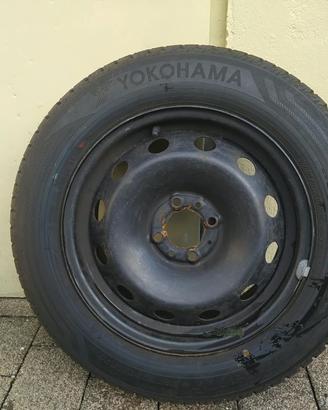 Kit 4 Gomme Yokohama 185/65 R15 complete di Cerchi