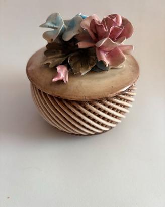 Cofanetto vintage in ceramica Capodimonte