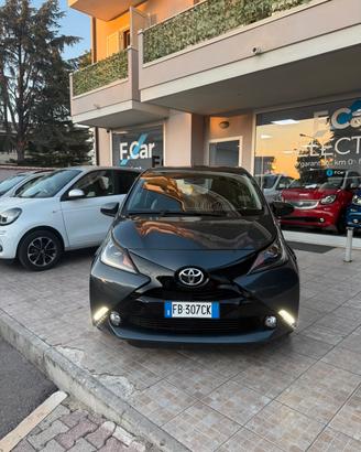 Toyota Aygo 1.0 VVT-i 69 CV 5 porte x-play NEOPATE