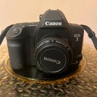 Canon Eos 3 analogica con obiettivo