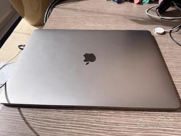 MacBook Pro 15,4”