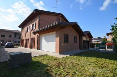 Ampia porzione di villa bifamiliare in CLASSE A4 C