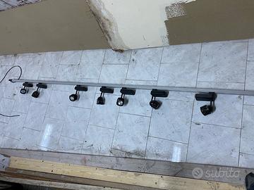 4 aste con 28 faretti