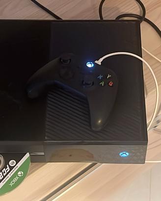 Xbox One 500GB Nera + Controller + Gioco EA FC 24
