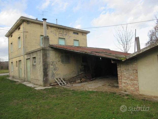 MONTECCHIO casa singola con terreno, giardino e ac