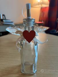 Oliera in vetro con cuore rosso