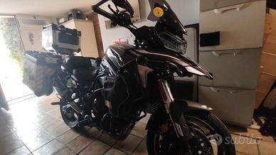 motociclo Benelli trk 702